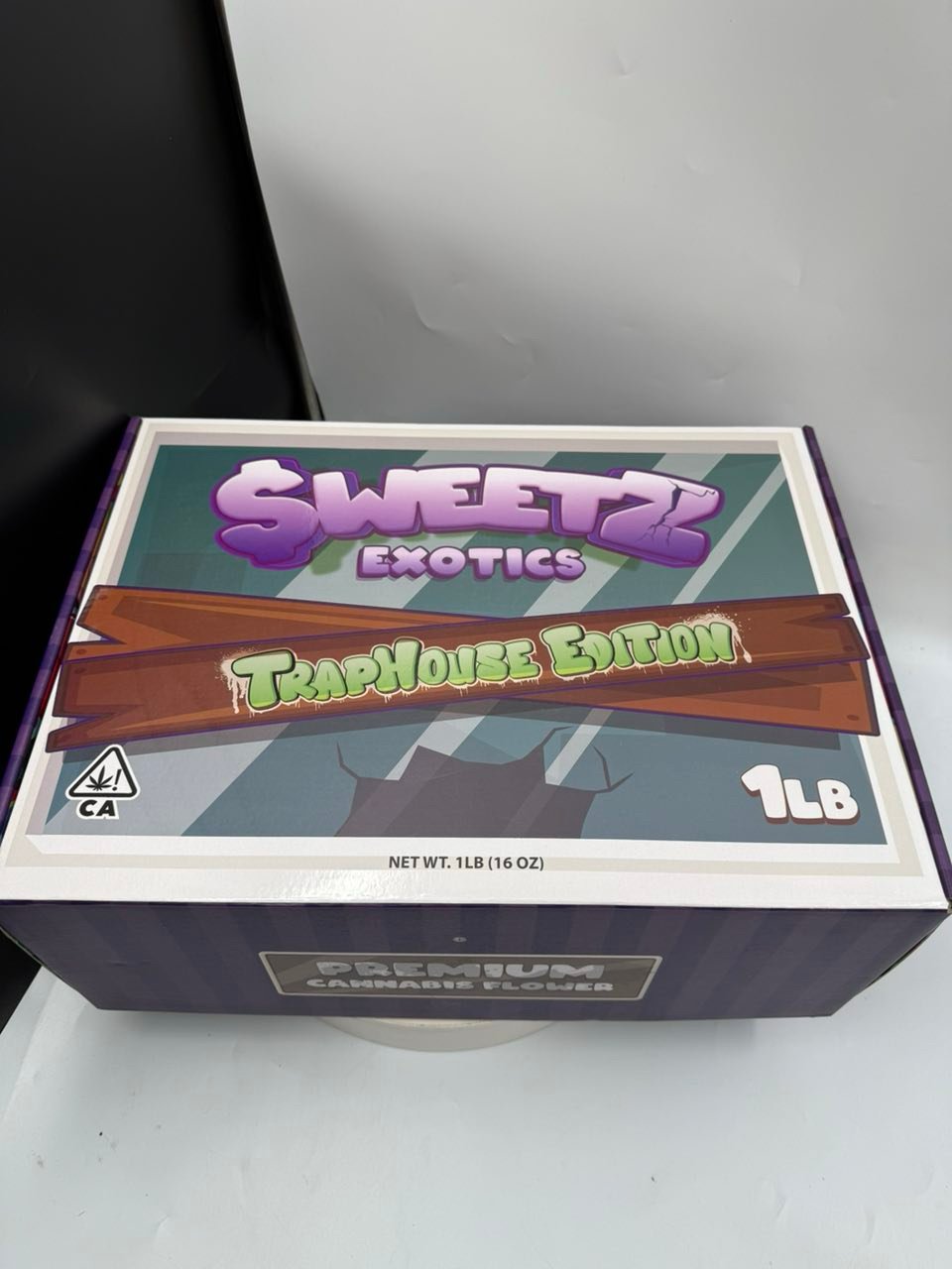 SWEETZ EXOTICS TRAPHOUSE EDITION – PREMIUM CANNABIS FLOWER – 1OZ - Image 5