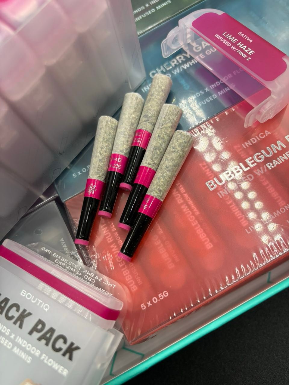 BOUTIQ SNACK PACK PRE ROLLS 5PK – LIVE DIAMONDS X INDOOR FLOWER INFUSED MINIS - Image 2