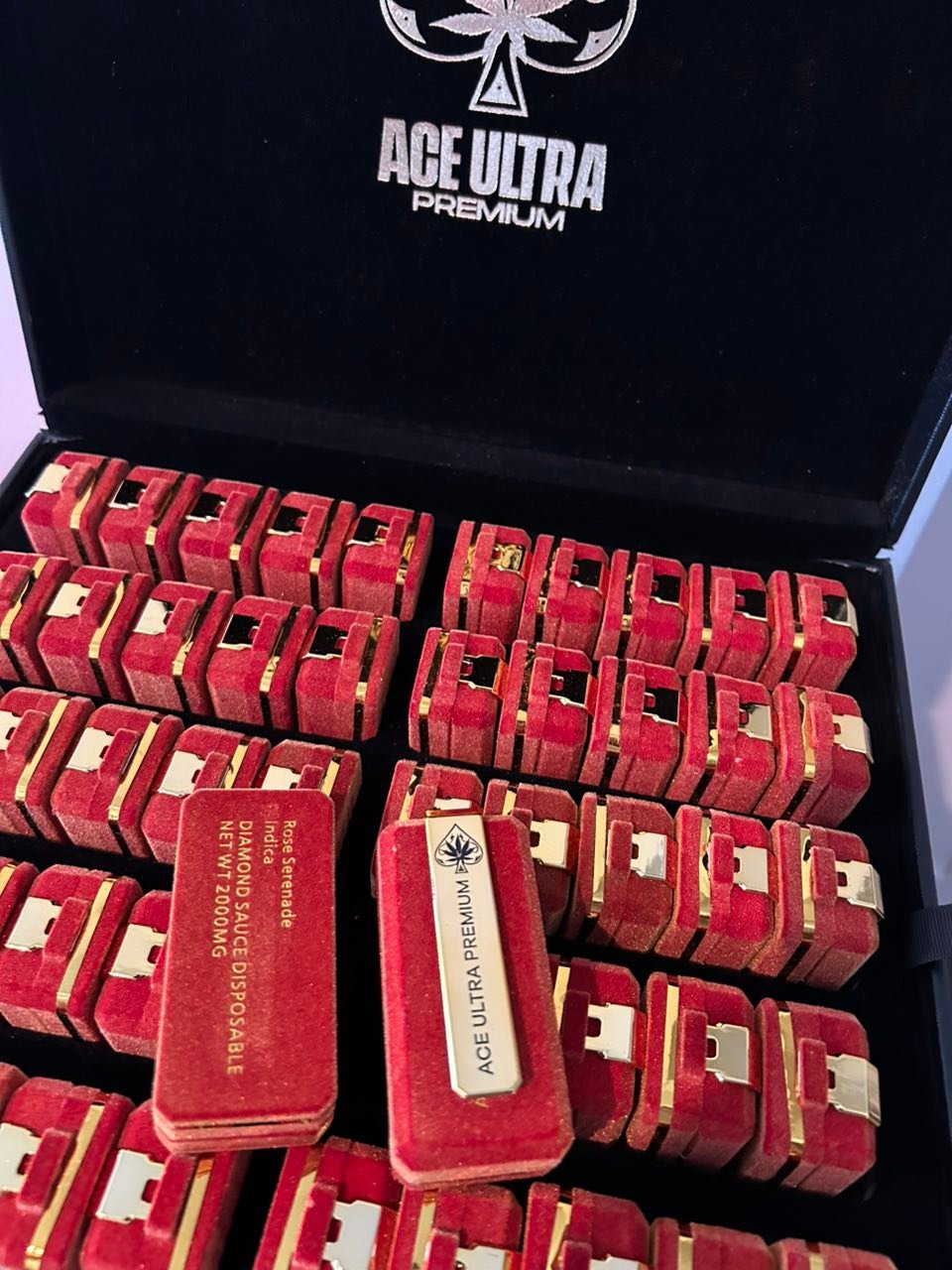 ACE ULTRA PREMIUM 2G DISPOSABLE: THE BLACK BADGE COLLECTION