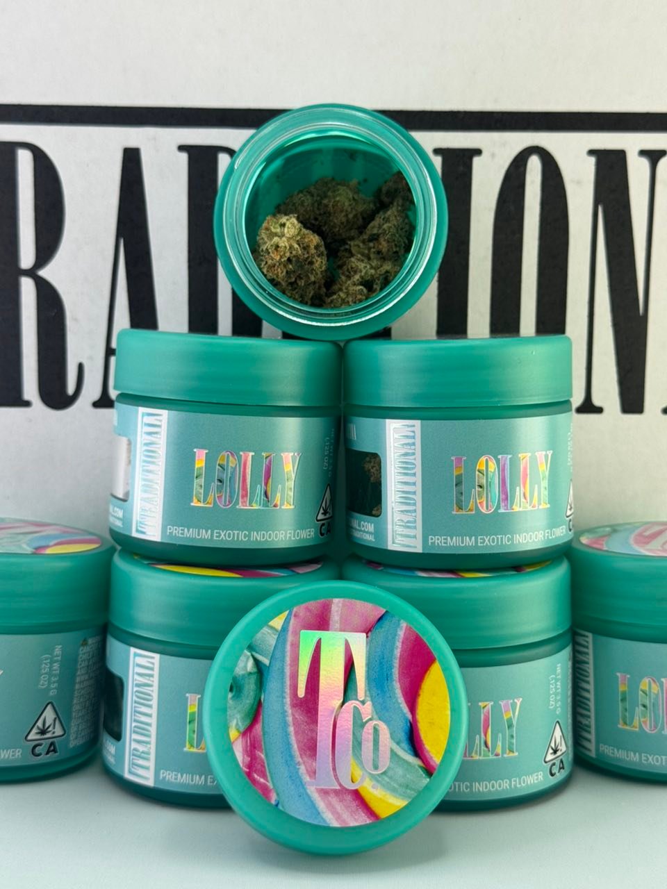 TRADITIONAL PREMIUM EXOTIC INDOOR FLOWER – 3.5G