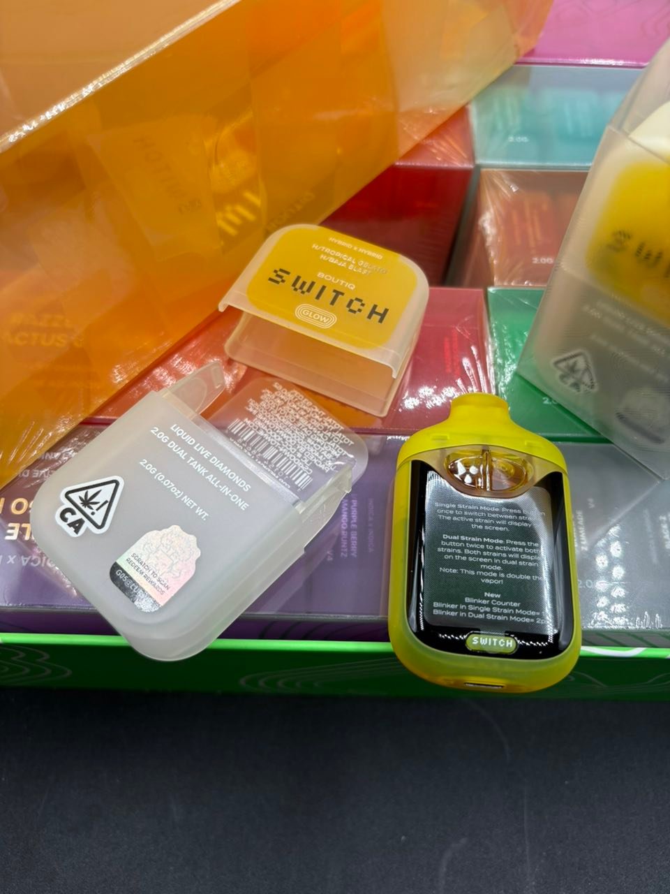 BOUTIQ SWITCH GLOW V4 DISPOSABLE 2G – LIQUID LIVE DIAMONDS
