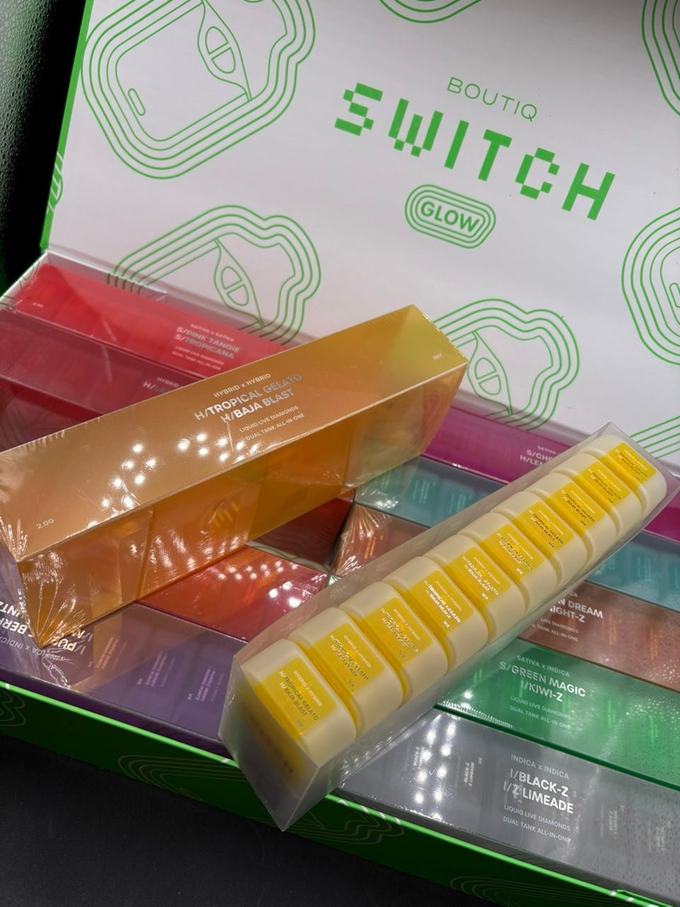 BOUTIQ SWITCH GLOW V4 DISPOSABLE 2G – LIQUID LIVE DIAMONDS - Image 2